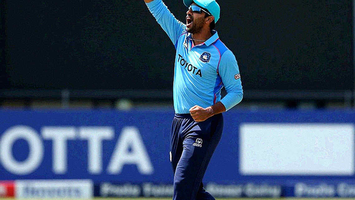 শামির টেস্ট বাদ: ২৯ মাসের ফাঁক, একটা ভুল তুলনা আর নীরব নির্বাচক কমিটি শামির টেস্ট বাদ: ২৯ মাসের ফাঁক, একটা ভুল তুলনা আর নীরব নির্বাচক কমিটি