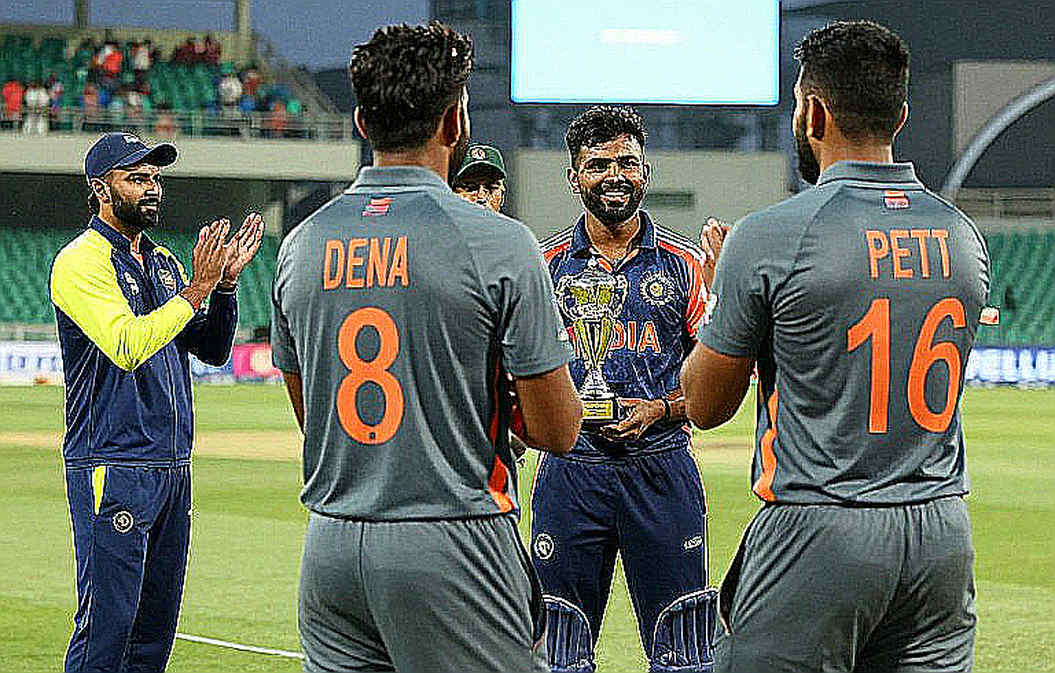 ইউভরাজ সিংয়ের দিল্লি প্রত্যাবর্তন: ১১ বছর পর কোচিং স্টাফে ফেরা এবং আইপিএ ব্যাকরুমের নীরব সংকেত ইউভরাজ সিংয়ের দিল্লি প্রত্যাবর্তন: ১১ বছর পর কোচিং স্টাফে ফেরা এবং আইপিএ ব্যাকরুমের নীরব সংকেত