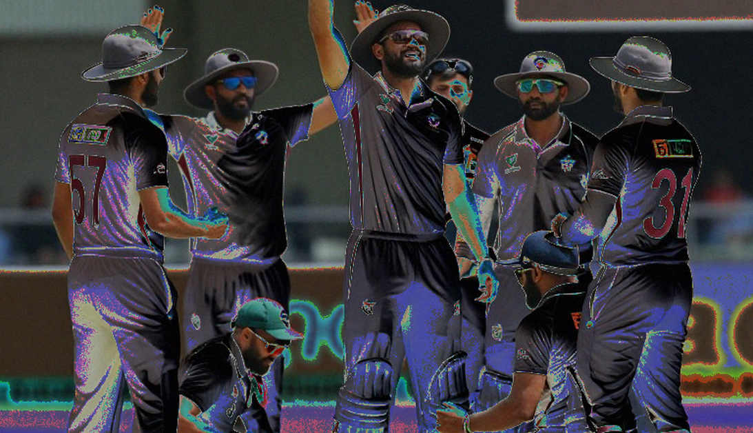 বার্টলেটের সিম-ঝড়, পিয়ারসনের শততম ম্যাচের শতক আর ওয়াকার অসুস্থ ছায়া