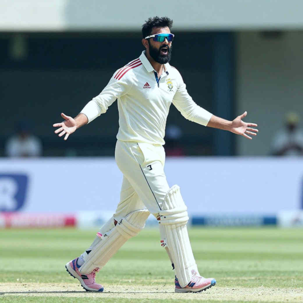 শূন্য থেকে আটান্ন: রবিন্দু রশান্থর সেই ৮৫ বলের নীরব ভাষা শূন্য থেকে আটান্ন: রবিন্দু রশান্থর সেই ৮৫ বলের নীরব ভাষা