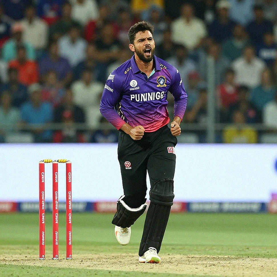 স্ক্যান খালি, টেবিল ভরা: ক্রিকেটের ইনজুরি রিপোর্টিংয়ে ভরসার সংকট স্ক্যান খালি, টেবিল ভরা: ক্রিকেটের ইনজুরি রিপোর্টিংয়ে ভরসার সংকট